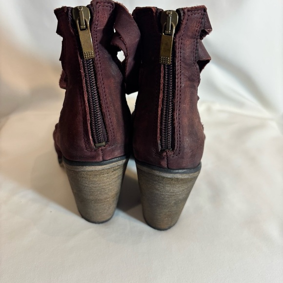FREE PEOPLE Sz 8.5 (estimated) Burgundy Strappy Leather Ankle Boots Stacked Heel - Picture 10 of 14